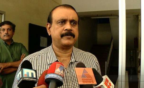 സെൻകുമാർ കേസ്​:​ സർക്കാറിന്​ 5,000 രൂപ പിഴ ചുമത്തിയ ഉത്തരവ്​ ഹൈകോടതി സ്​റ്റേ ചെയ്​തു